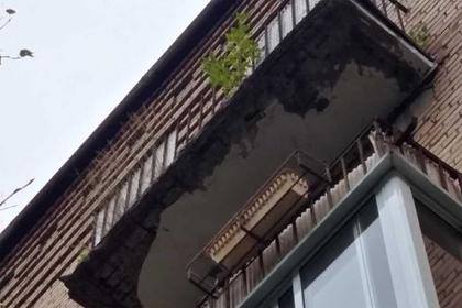 В двух районах Москвы нашли опасные балконы