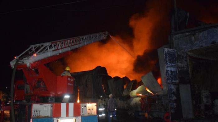 Крупный пожар на складе с напитками произошел в Шымкенте
                01 сентября 2021, 09:30