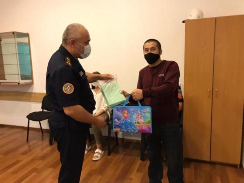 Карагандинские спасатели оказали помощь детям в рамках акции «Дорога в школу»