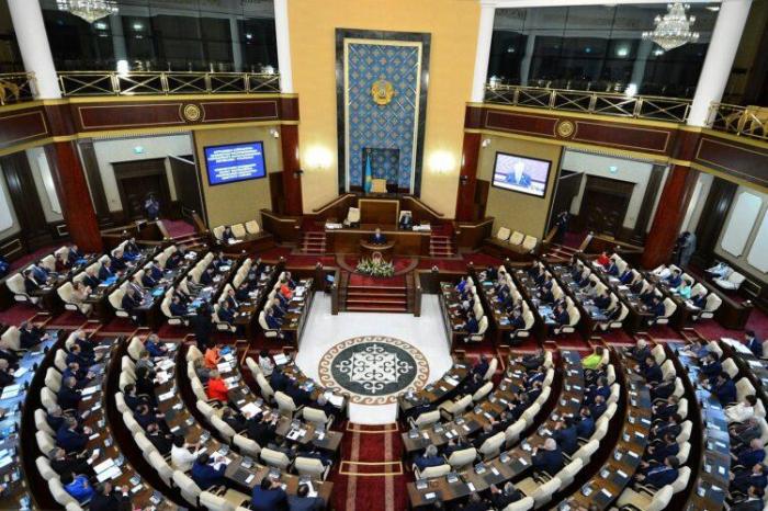 Казахстанский парламент вновь начал свою работу
