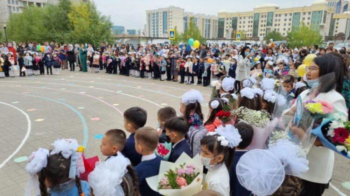 В Казахстане дети вернулись в школы с дистанционного обучения. Как это было