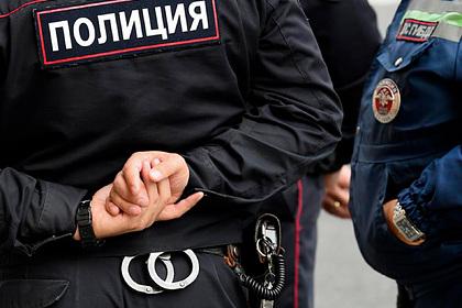 Полковник российской полиции с оперативниками промышляли незаконными обысками