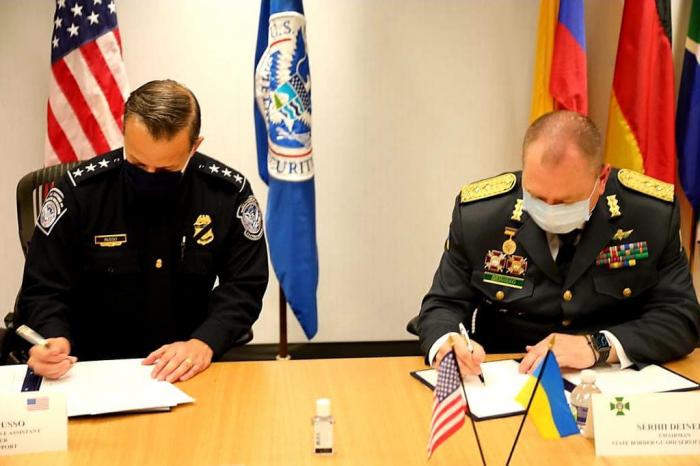 Украина и США договорились об обмене информацией о путешествующих с целью выявления террористических угроз