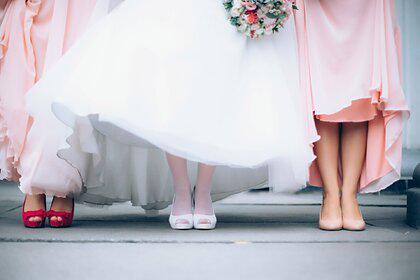 Невеста за глаза оскорбила подружку перед свадьбой и испортила себе праздник