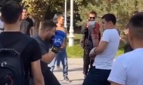 Появилось видео драки Жанкоша Турарова с алматинцами на улице