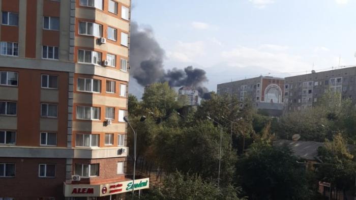 Пожар произошел на заброшенной стоянке в Алматы
                03 сентября 2021, 17:17