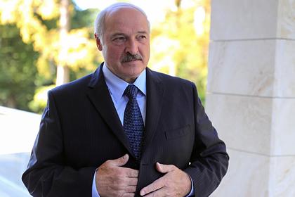Лукашенко призвал спать с мячом под подушкой
