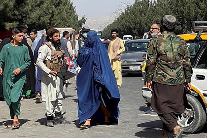 Талибы применили слезоточивый газ против женщин