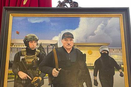Картину с вооруженным Лукашенко выставили в его рабочей резиденции