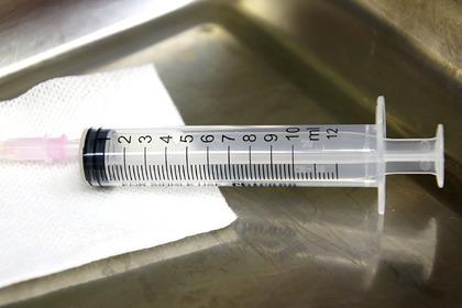 Мужчина напал на медиков с требованием выдать сертификат без прививки