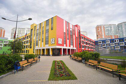 В Москве реконструируют все школьные дворы