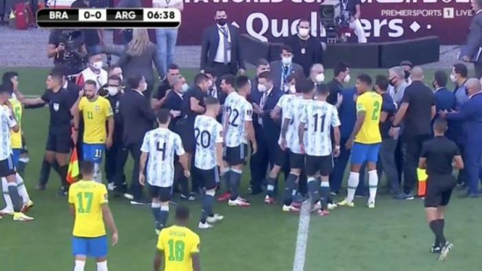 Матч Бразилии и Аргентины завершился через 10 минут после начала
                06 сентября 2021, 05:50