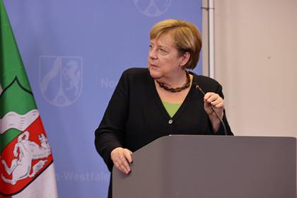 Меркель одобрила переговоры с талибами