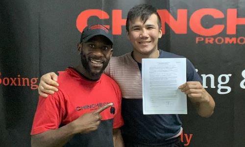 Казахстанский боксер подписал контракт на дебютный бой в США