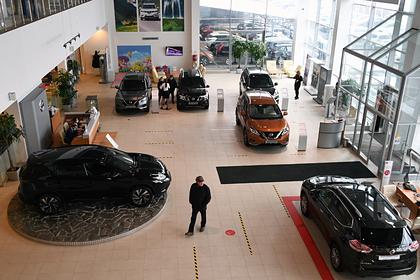 Продажи машин в России рекордно рухнули