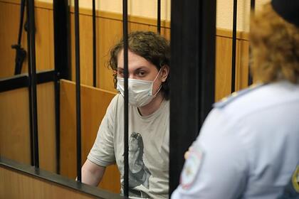 Девушка Хованского заявила о пропаже 600 тысяч рублей после обысков