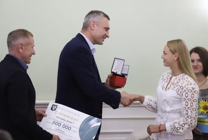 Кличко поздравил и наградил киевлян-олимпийцев