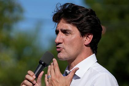 Премьера Канады закидали камнями
