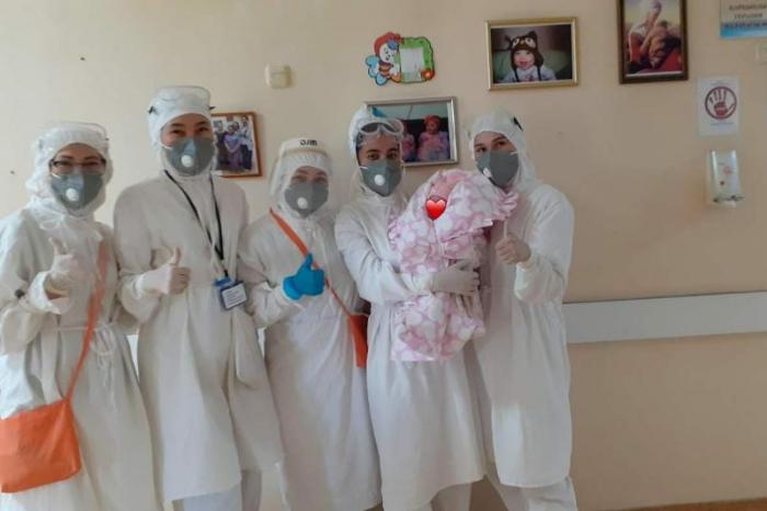 Родившихся от женщин с КВИ недоношенных младенцев спасли в больнице Нур-Султана