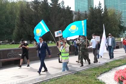 В Казахстане сторонники угрожавшего депутатам Госдумы ветерана вышли на митинг