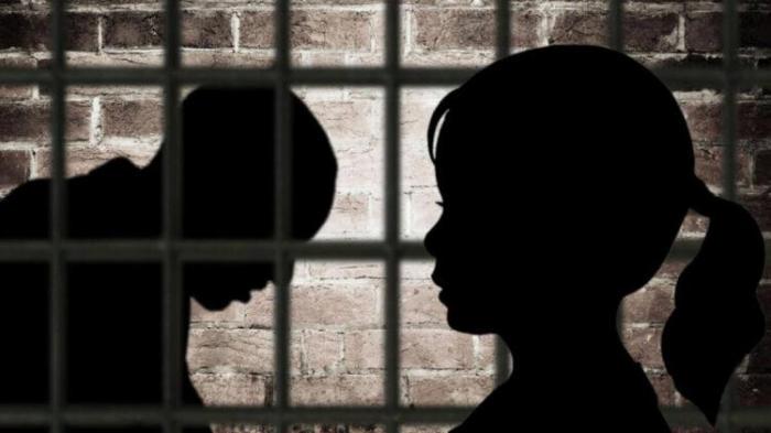 В Балхаше полицейские издевались над педофилом: суд вынес приговор