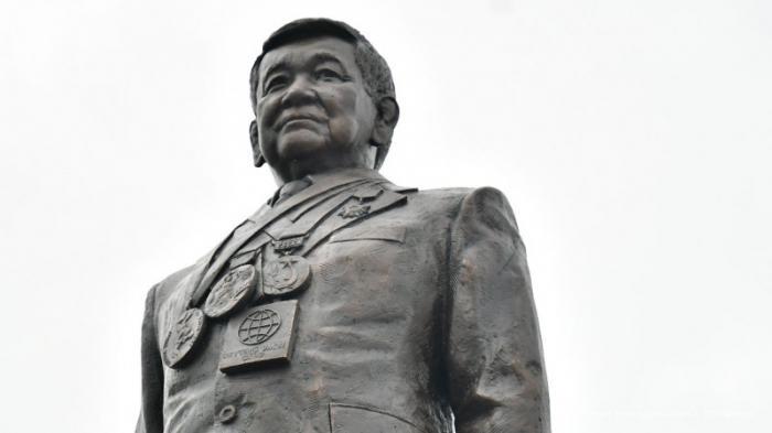 В Нур-Султане открыли памятник Жаксылыку Ушкемпирову
                08 сентября 2021, 12:04