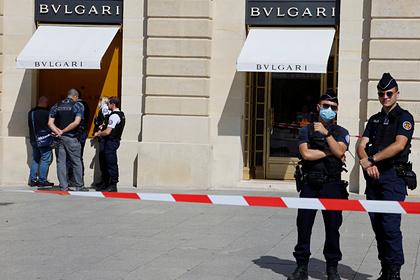 В Париже грабители вынесли из бутика драгоценности на сотни миллионов рублей
