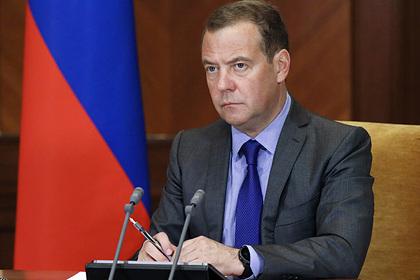 Медведев отреагировал на гибель главы МЧС