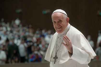 Папа Римский подарил 15 тысяч порций мороженого заключенным