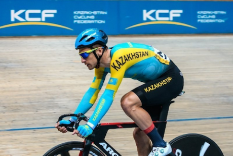 Артем Захаров стал победителем международного турнира по велоспорту на треке в России