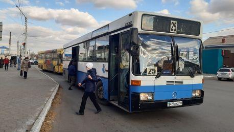 У жительницы Костаная списали 80 тысяч тенге за проезд в автобусе