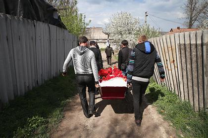 Украинские огородники обнаружили на своих участках свежие могилы