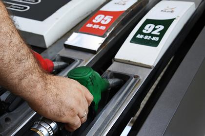 Росстат сообщил о снижении цен на бензин впервые за год