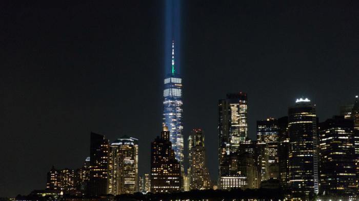 Световые колонны зажглись в Нью-Йорке в память о терактах 11 сентября
                09 сентября 2021, 11:01