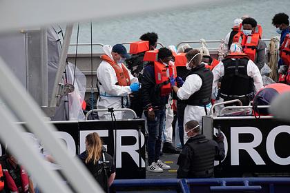 Великобритания начнет разворачивать пересекающие Ла-Манш лодки с мигрантами