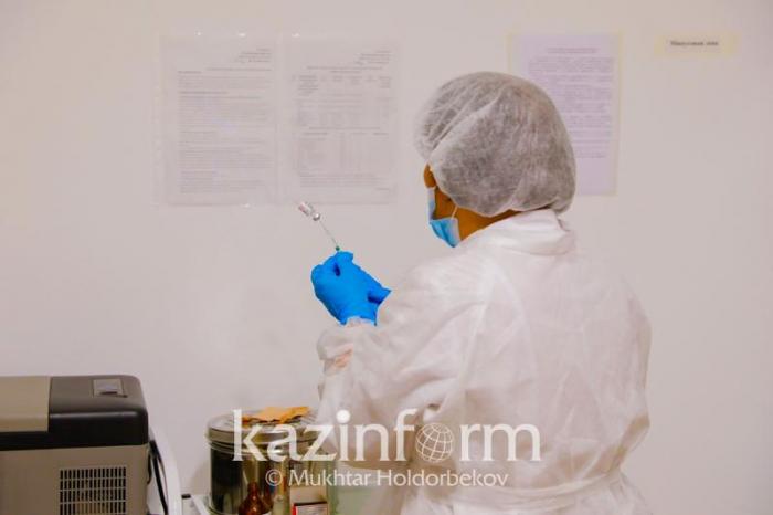 Как будут проверять вакцинацию сотрудников предприятий в Алматы, рассказал Бекшин