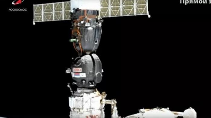 Российские космонавты установили снаружи МКС контейнеры с землей и семенами растений
                10 сентября 2021, 04:51