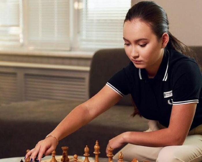 Жансая Абдумалик обыграла четырехкратную чемпионку мира по шахматам