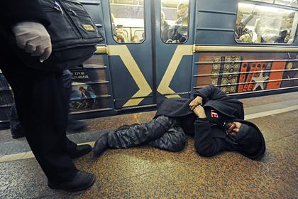 Плохо пахнущих пассажиров метро задумали наказывать