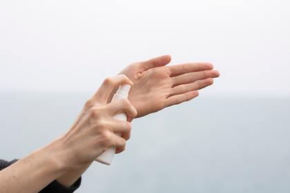 Дерматолог дала советы по спасению кожи рук в домашних условиях