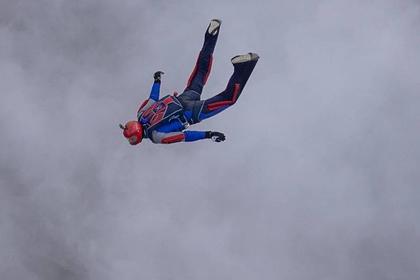 Российский парашютист погиб при групповом прыжке