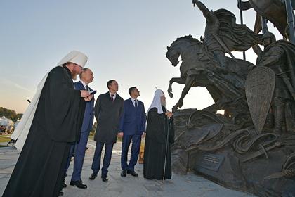 Путин открыл мемориал Александру Невскому на Чудском озере