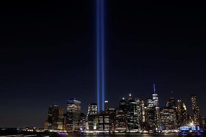 Над Нью-Йорком выросли две колонны света в память о терактах 9/11