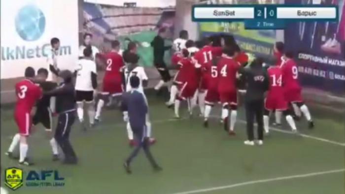Футболисты устроили массовую драку во время матча в Нур-Султане
                12 сентября 2021, 10:46