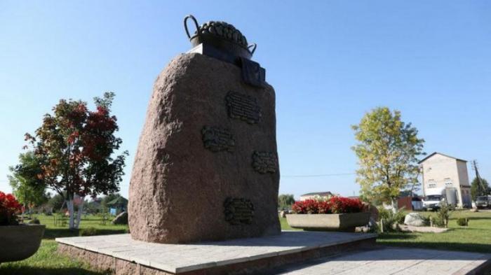 Памятник картошке установили в Беларуси и насмешили людей
                13 сентября 2021, 01:03
