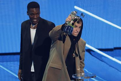 Джастин Бибер победил в категории «исполнитель года» премии MTV