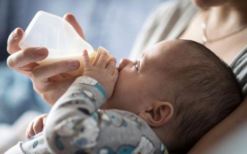 Молоко пропало: карагандинке в роддоме отказали в выдаче смеси для малыша
