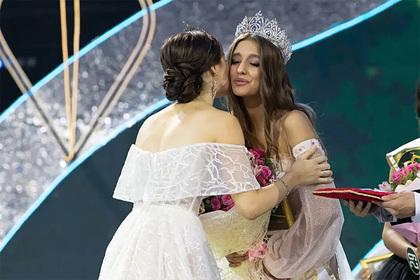 «Мисс Беларусь» оправдалась за съемку с экстремистским символом протестов