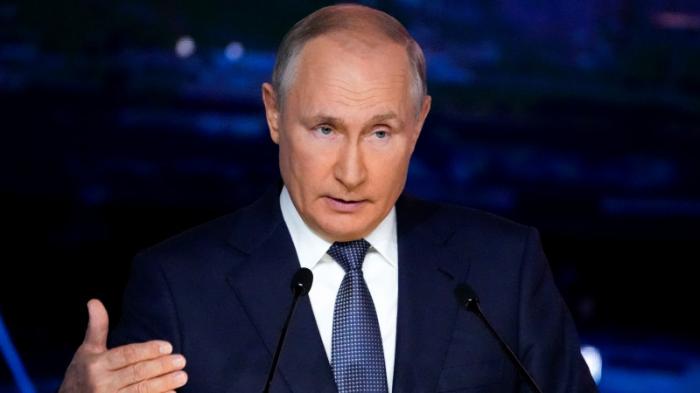 Путин заявил, что общался с зараженным сотрудником целый день
                14 сентября 2021, 19:00