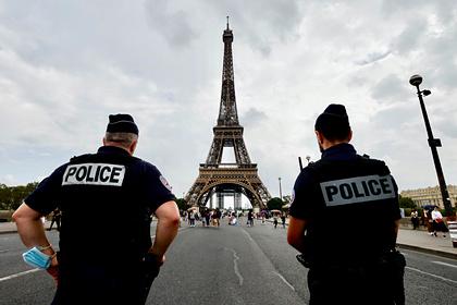 На улицах Франции станет больше полицейских